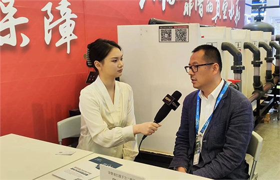 環(huán)博會現(xiàn)場艾迪董事長回答記者問題.jpg