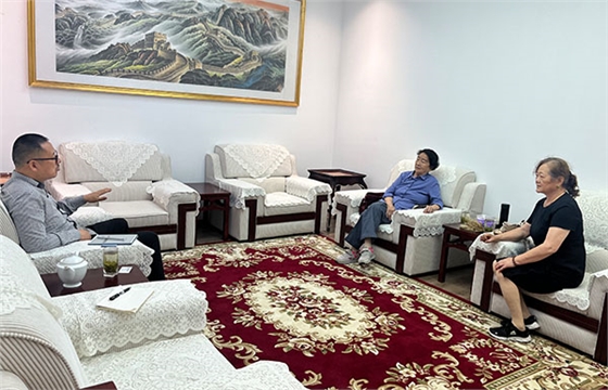 中國輕工協(xié)會(huì)環(huán)境保護(hù)科學(xué)學(xué)會(huì)副理事長（研究員）唐經(jīng)美和杭州水處理中心總工周利英等.jpg