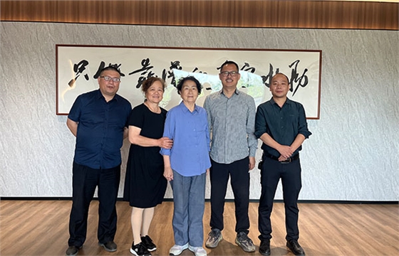 中國輕工協(xié)會(huì)環(huán)境保護(hù)科學(xué)學(xué)會(huì)副理事長（研究員）唐經(jīng)美和杭州水處理中心總工周利英等1.jpg