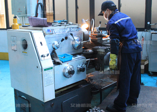 數(shù)控機床加工轉子的金屬骨架.png