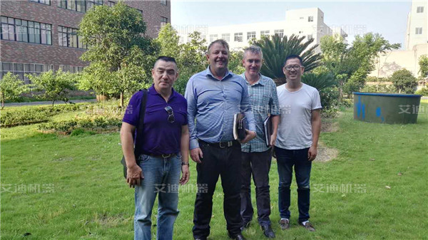MR. JASON ROGERS和MR. ANDREW CALVERT兩位負(fù)責(zé)人與我公司總經(jīng)理合影留念.jpg
