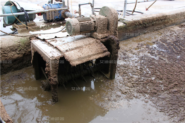 糞污輸送前端耙松機(jī).jpg