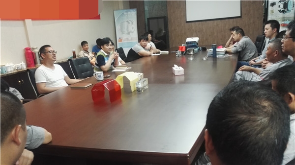 新任總經(jīng)理曾祥江隨后向會議作任職表態(tài)發(fā)言.jpg