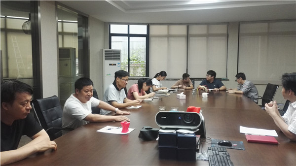 生產(chǎn)經(jīng)營分析會在艾迪機器大會議室舉行.jpg
