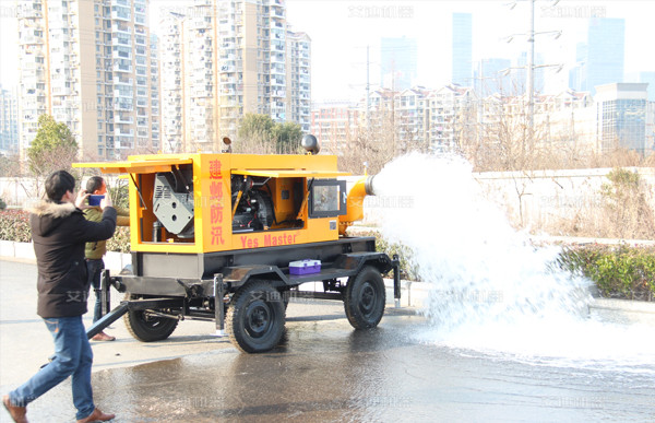 排澇泵車交付測試中.jpg