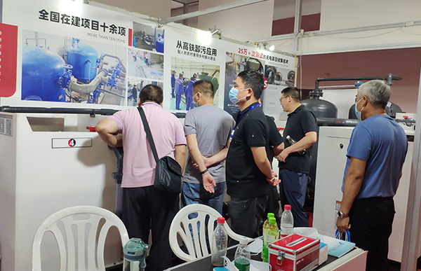 履帶式移動搶險電源泵車-艾迪機器.jpg