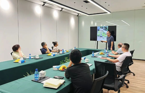 浙江省直建筑設(shè)計(jì)院團(tuán)隊(duì)蒞臨艾迪機(jī)器全資子公司.jpg