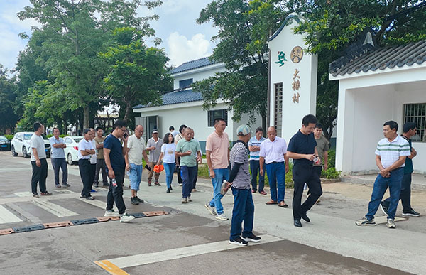 中山市民眾街道治水辦帶沙仔村村民代表考察參觀大排村真空排水系統(tǒng)1.jpg